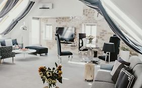 Coco Chanel Boutique Apartment By Goodnite Cz